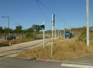 Plateforme végétalisée du tramway du Grand Besançon Métropole labellisée en 2020 © Urban&Sens 2020