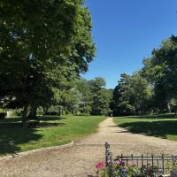 vue globale du parc, au fond le domaine du Parc National de Saint Cloud