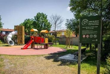 Square_Dr_Roger_Hypousteguy_Bordeaux-Metro©HederaVilleDurable_2023 (1).jpg